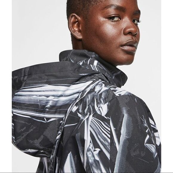 Nike | Full-Zip Running Jacket | Black - Picture 8 of 12